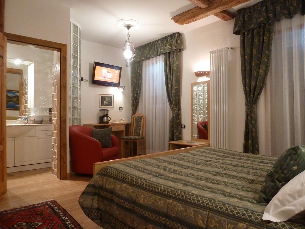 Hotel Ancora カステッロ・ディ・フィエンメ 部屋 写真