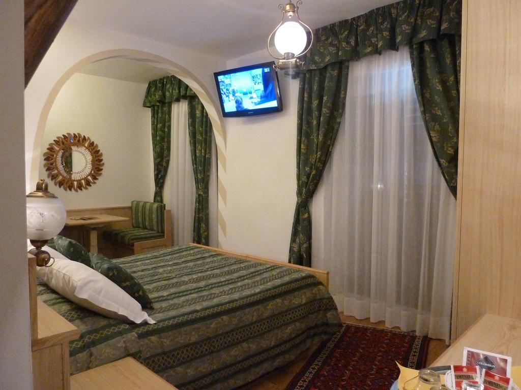 Hotel Ancora カステッロ・ディ・フィエンメ 部屋 写真
