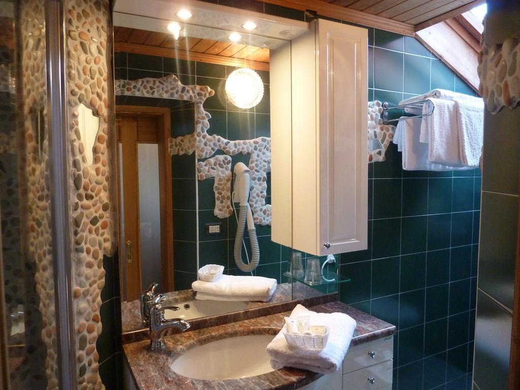 Hotel Ancora カステッロ・ディ・フィエンメ 部屋 写真